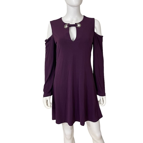 Purple Cold Shoulder V Neck Dress
New - Picture 2 of 5